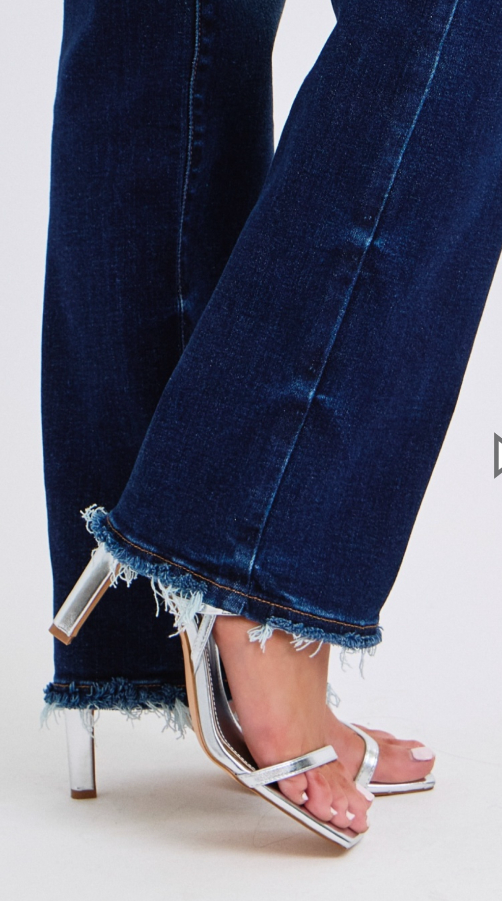 Judy Blue Mid Rise Straight Leg With Fray Hem
